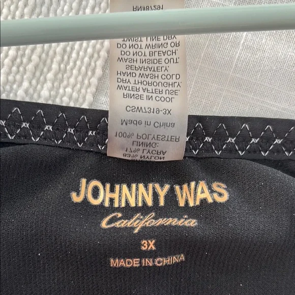 Chic Black One-Piece Swimsuit - Picture 2 of 3